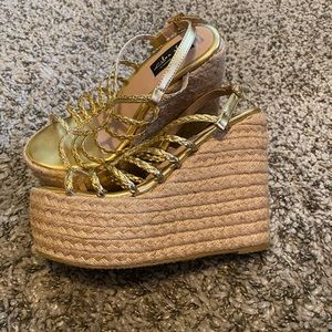 PLATFORM LIKE NEW. NO TAGS